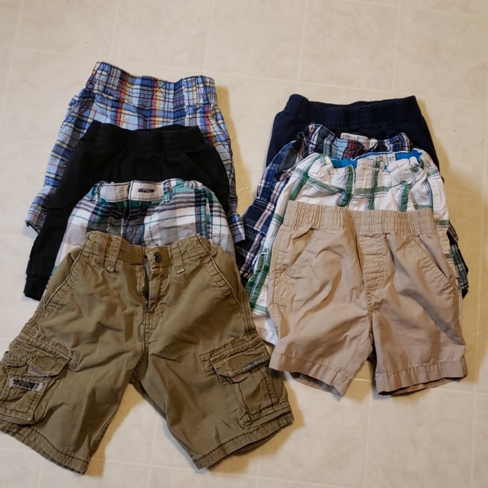 8 Pairs of Boys 3T Shorts
